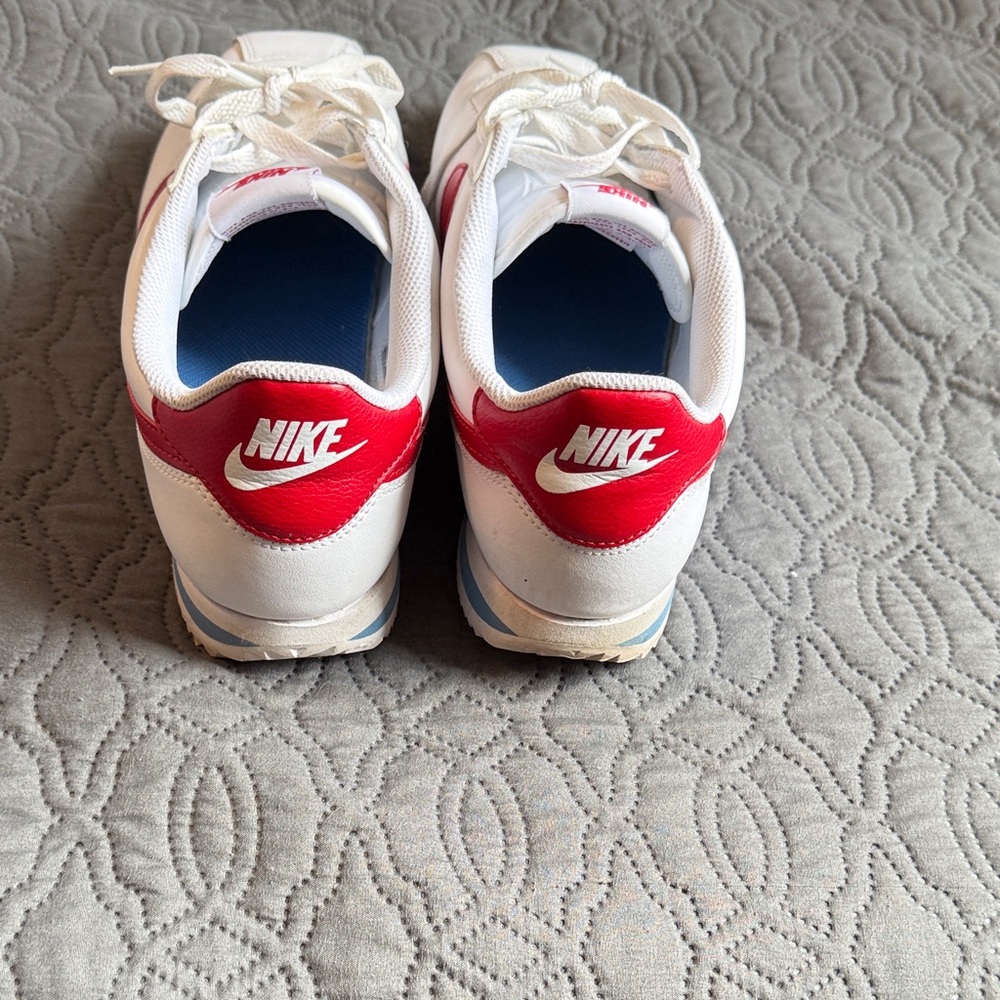 Nike Classic White and Red Sneakers - Picture 3 of 6
